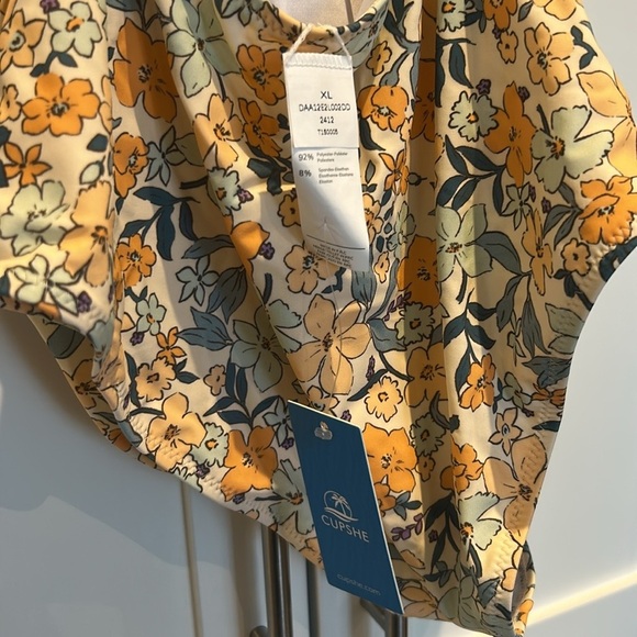 CUPSHE XL Ditsy Floral One-Piece Swimsuit – Flutter Sleeve, Summer Beachwear - Picture 9 of 17